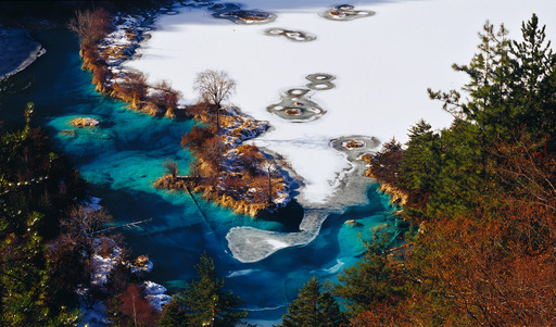 The winter of Sparkling Lake of Jiuzhai Valley