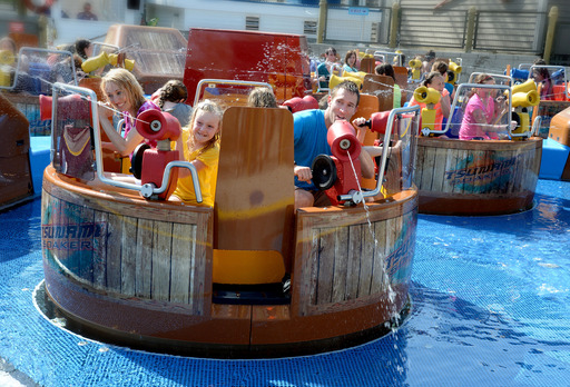 Kids of all ages, and especially those that love to get wet, are seated in nine boats that spin independently, to guarantee a soaking good time. 