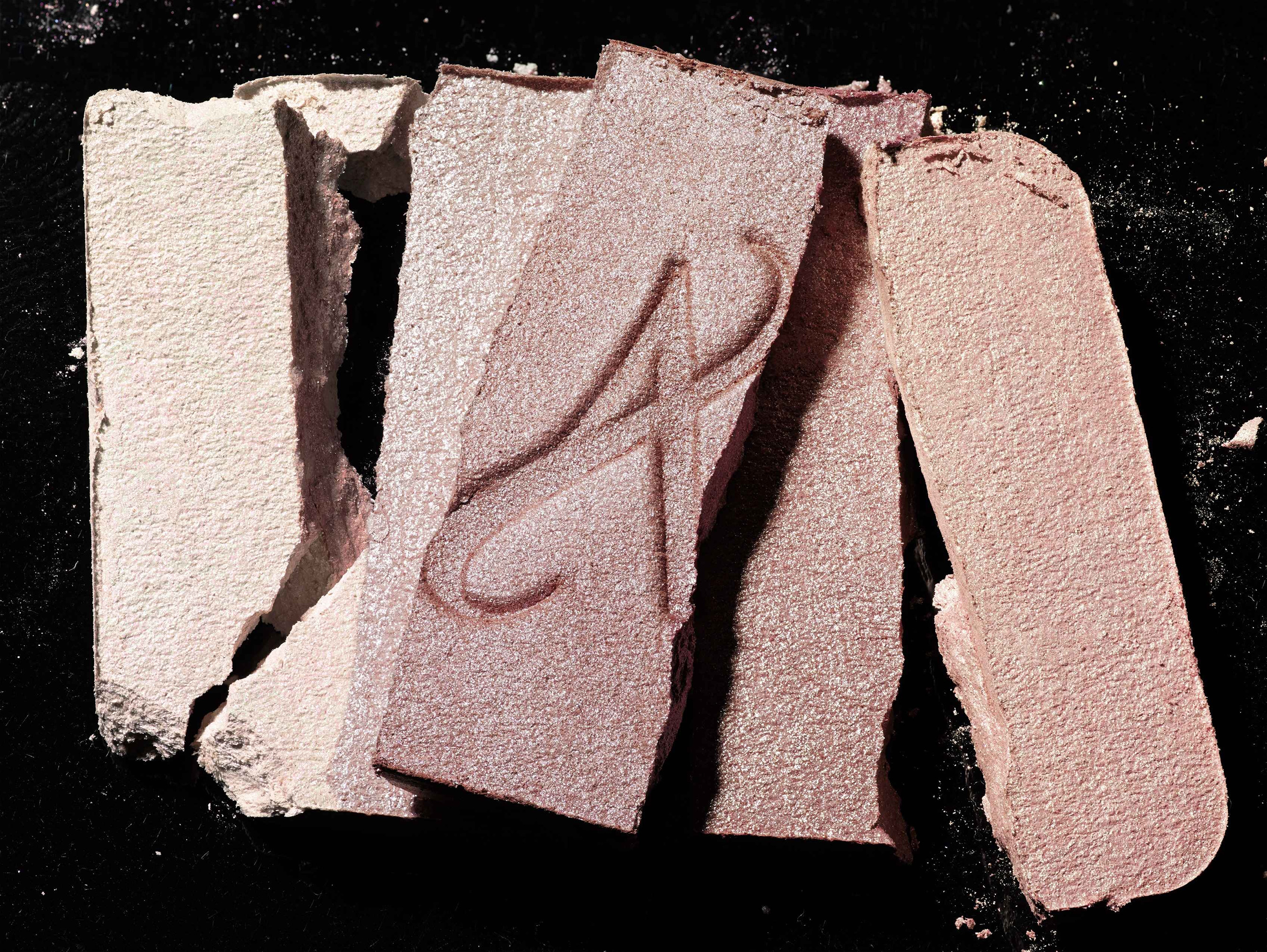 Rose Diamond 3D Face Powder: five hues transitioning from pink champagne to dark bronze