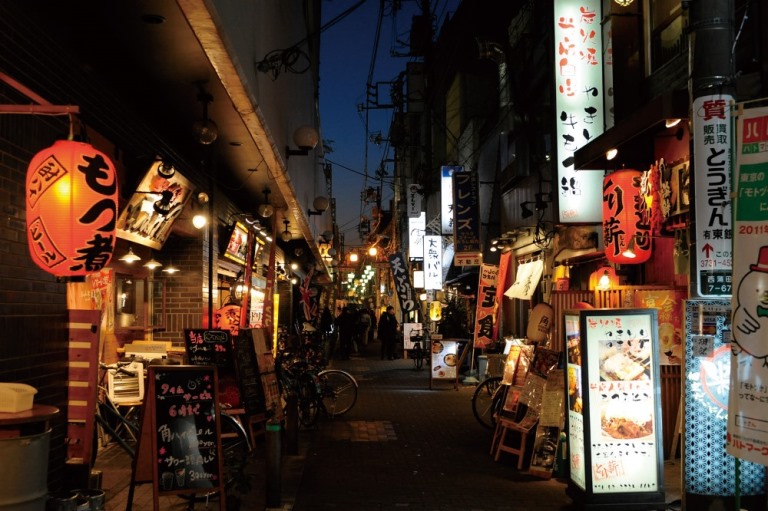 The Bourbon Road : Streets of izakayas in Kamata. Enjoy popular dishes and drinks at low prices.