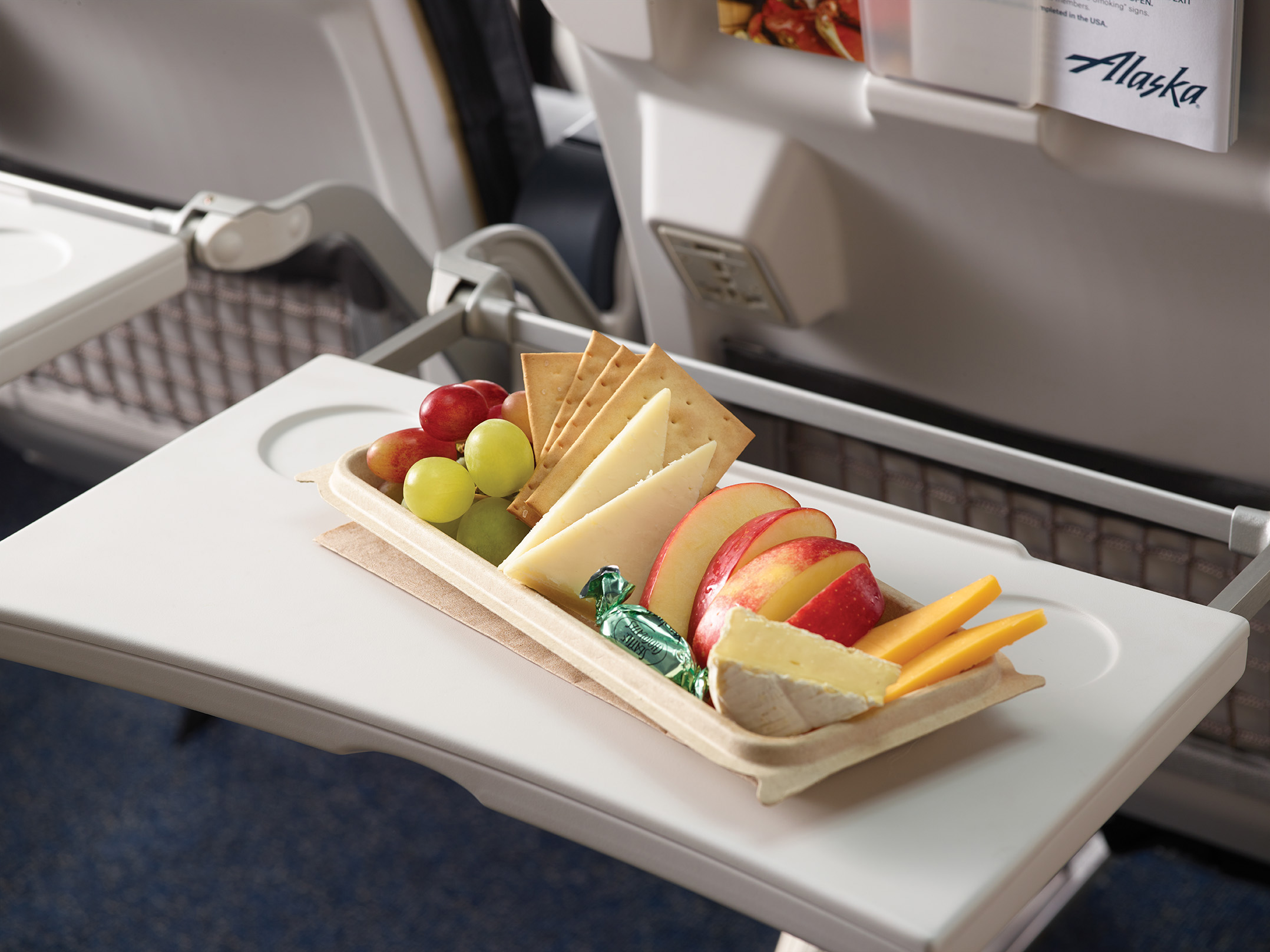 On Alaska flights, customers can savor hot entrees created by award-winning chef Tom Douglas, nosh Alaska’s Signature Fruit and Cheese Platter featuring Beecher’s Flagship, and sip on premium Northwest wines. 