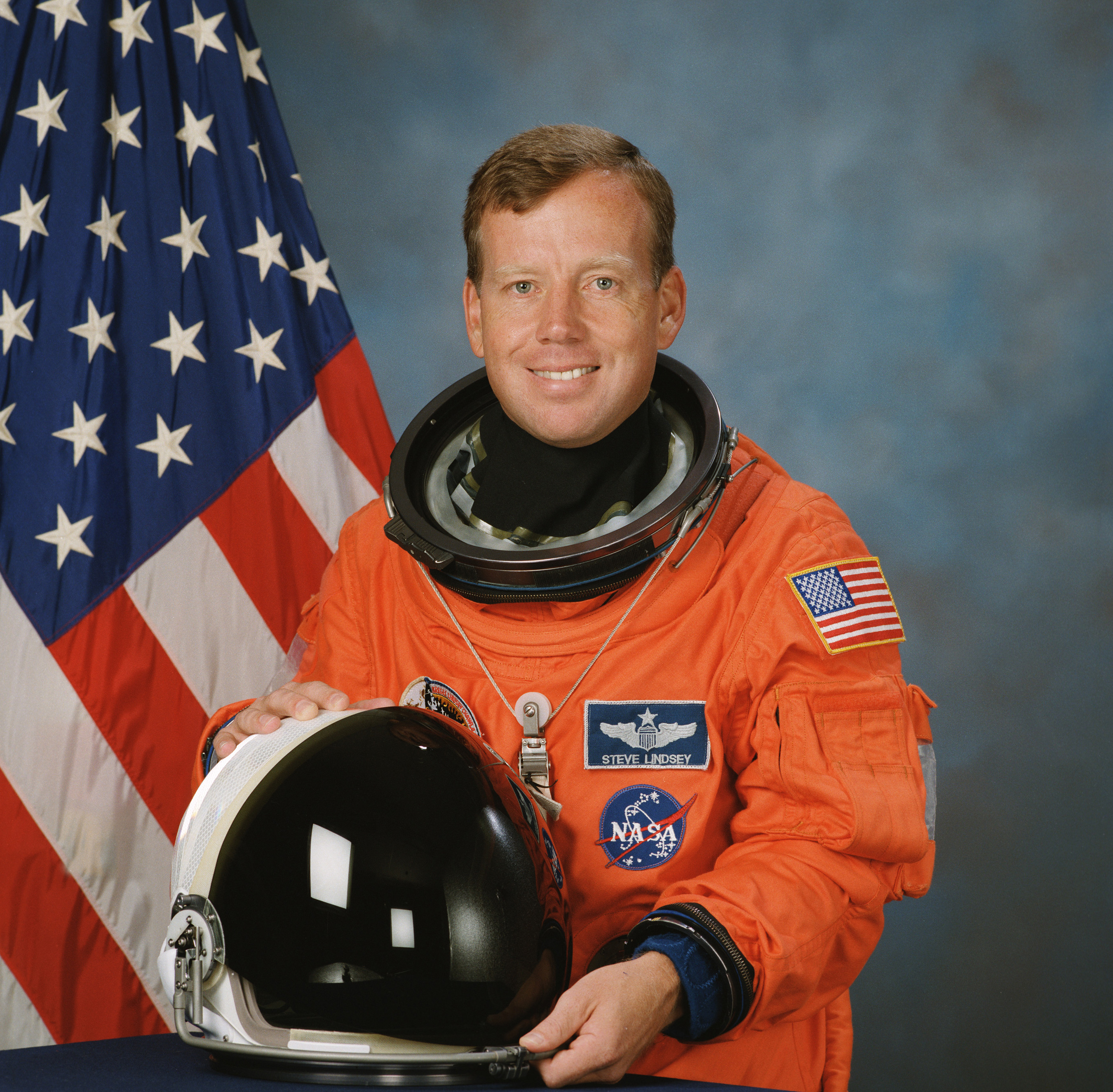 Steven Lindsey, veteran of five space shuttle missions, will be inducted into the U.S. Astronaut Hall of Fame on May 30 at Kennedy Space Center Visitor Complex.
