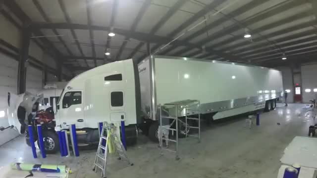 Watch the Con-way Truckload trucks transform into True to the Troops vehicles in this timelapse video.