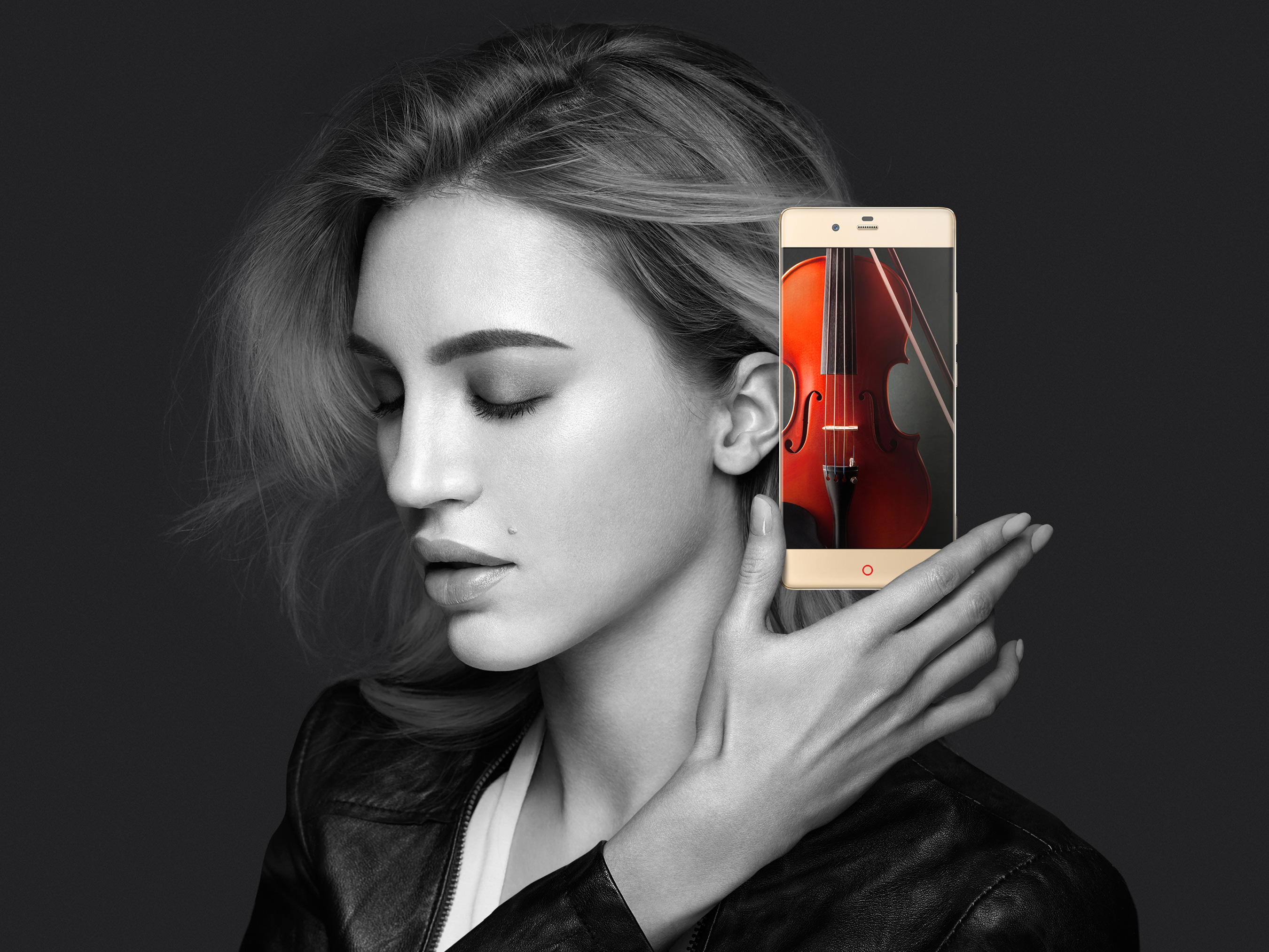 nubia Z9 is a borderless phone with revolutionary Frame interactive Technology(FiT).This innovative technology redefines user interaction and brings endless interactive freedom.