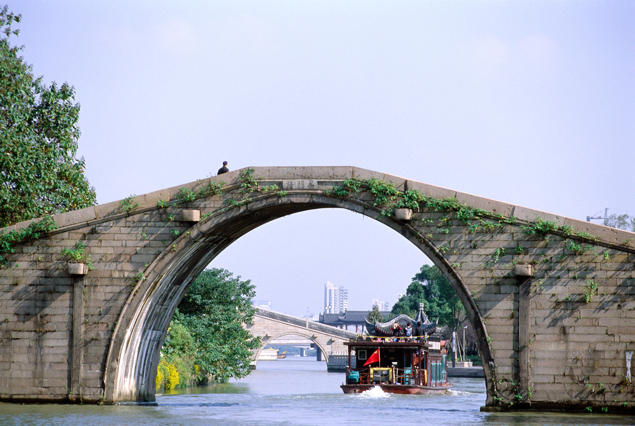 Suzhou's canal and bridge