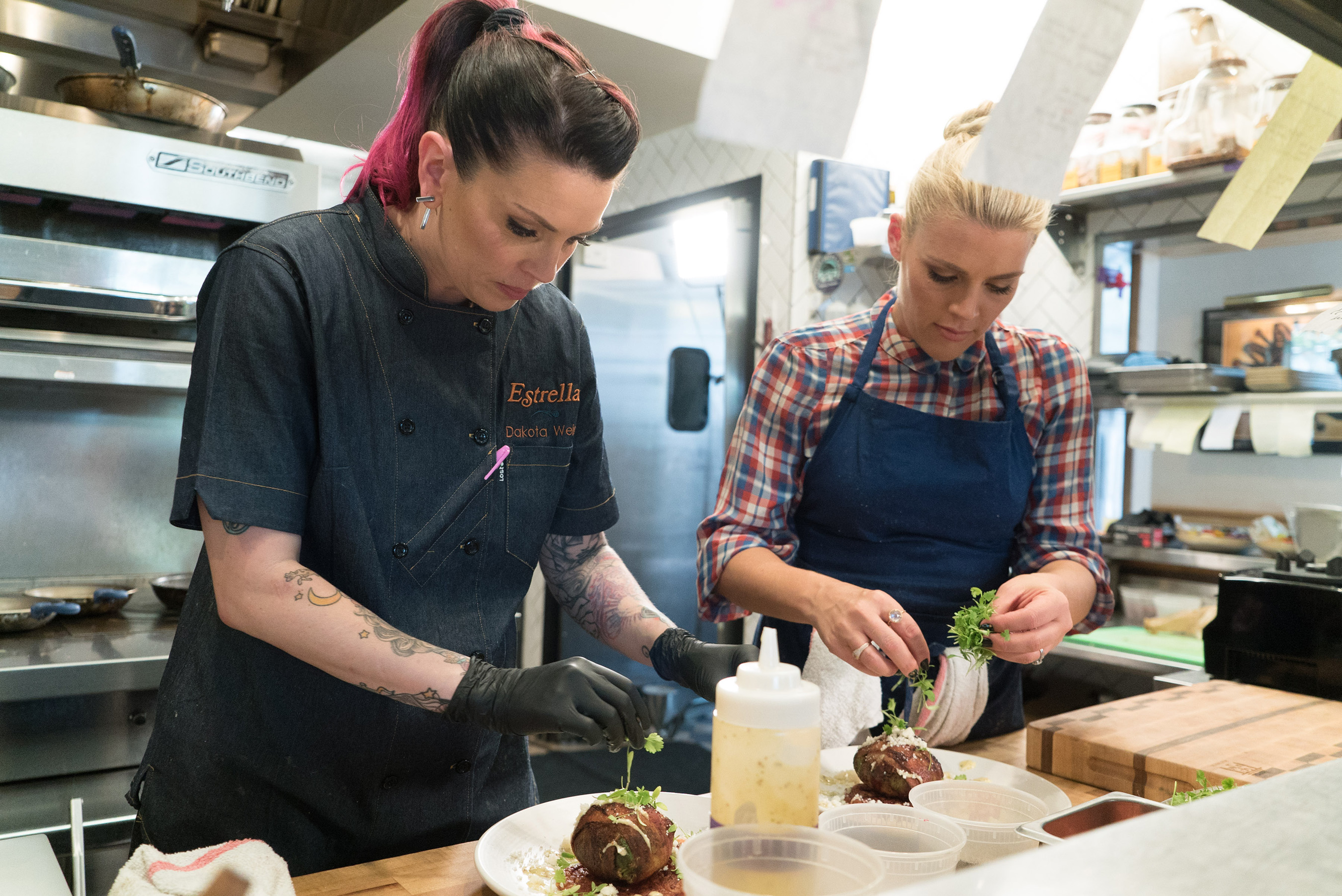 Dakota Weiss and Busy Philipps on Food Network's Star Plates