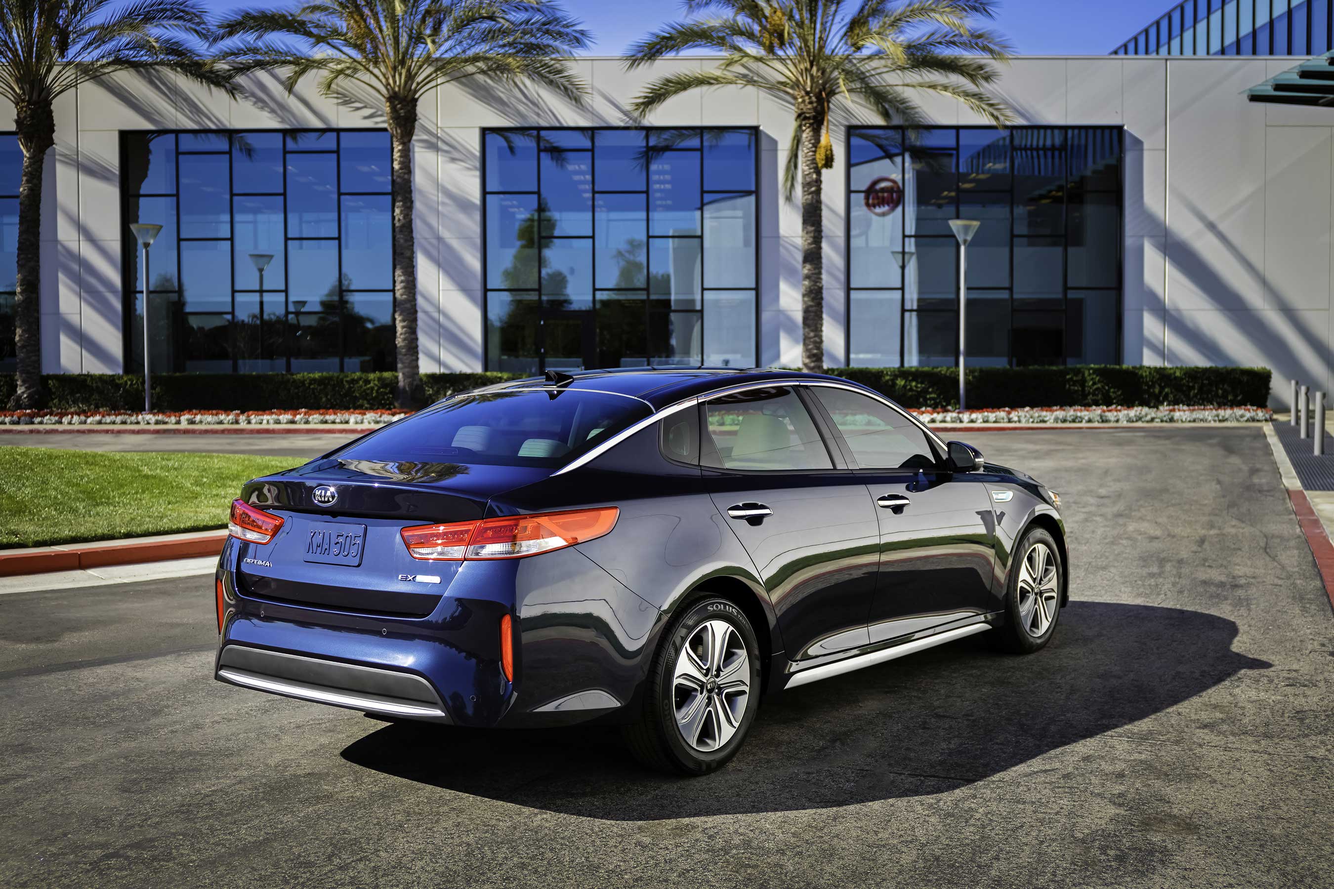 ALLNEW KIA OPTIMA HYBRID UNVEILED AT 2016 CHICAGO AUTO SHOW