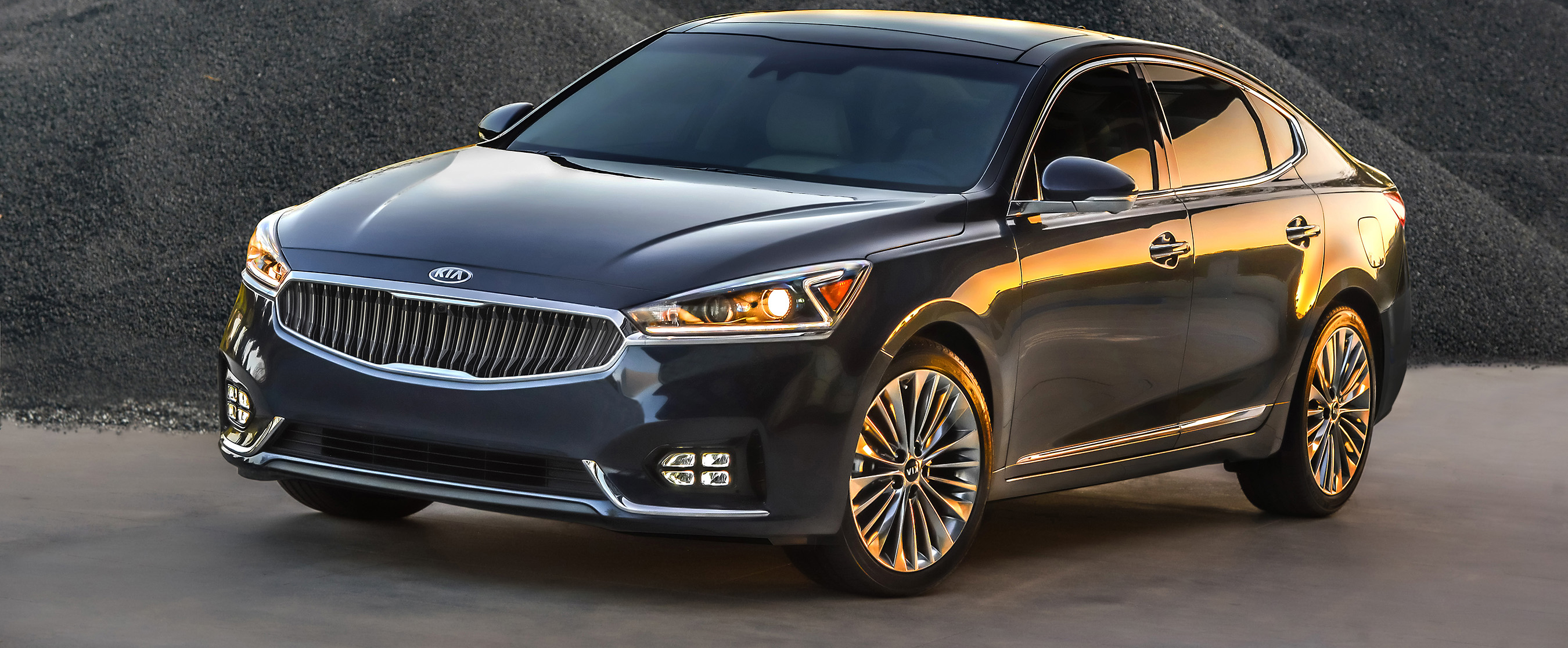 All New 2017 Kia Cadenza Takes The Stage At The New York