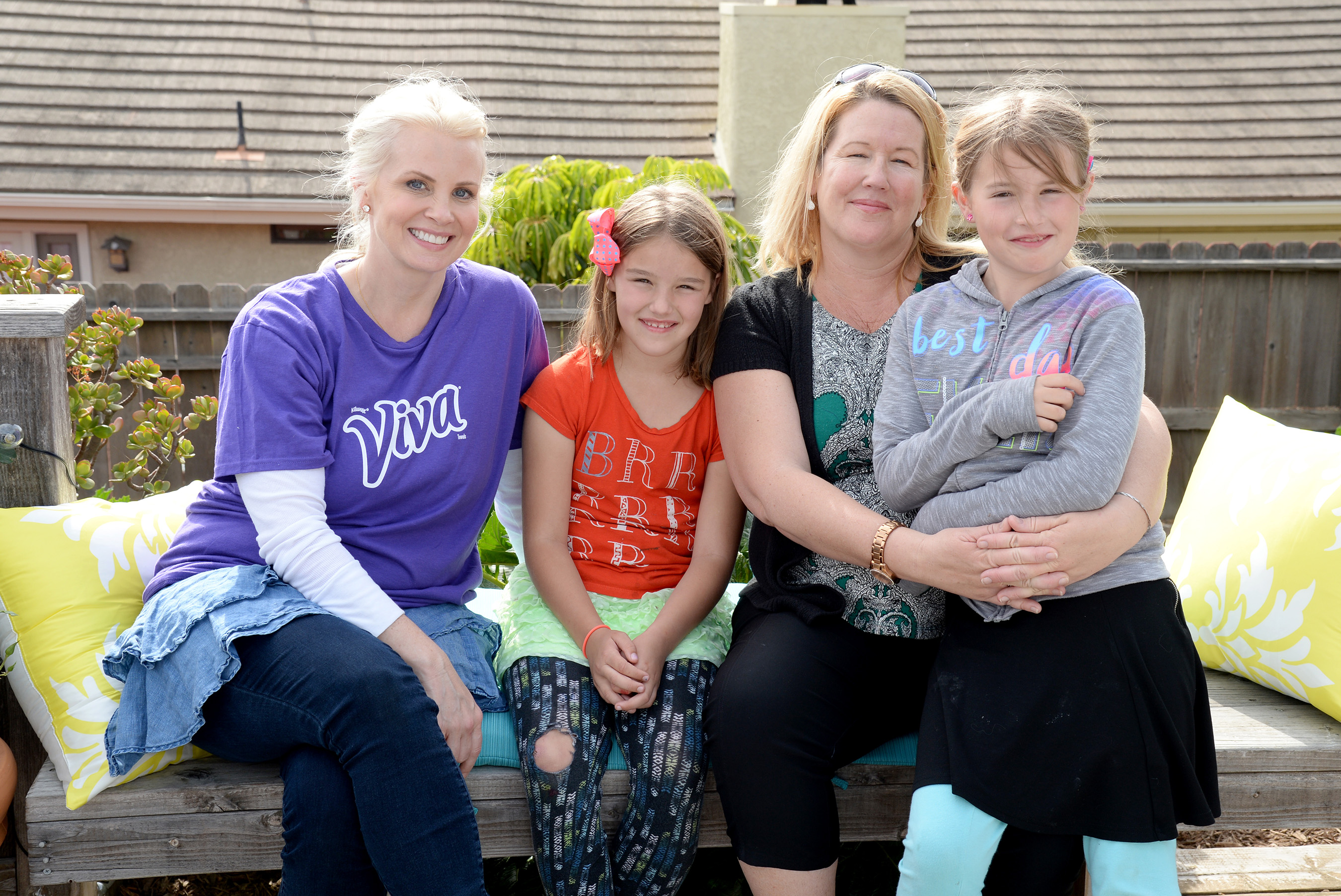 VENTURA, CALIFORNIA - APRIL 06: Actress and DIY expert Monica Potter poses with Cori Quick and her two daughters Daphne and Audrey who received a newly-rehabbed outdoor and patio space from Boys and Girls Club of Greater Ventura on April 6, 2016 in Ventura, California. (Photo by Michael Kovac/Getty Images for Viva (Kimberly-Clark))