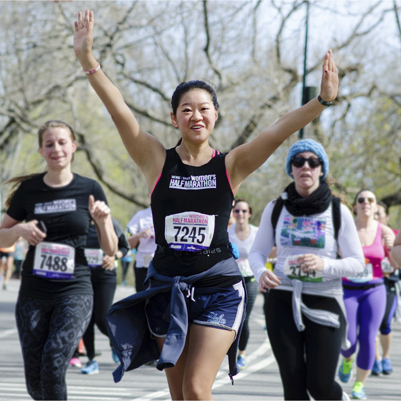 Runner on the course in New York's Central Park at the 2015 MORE/SHAPE Women's Half-Marathon
