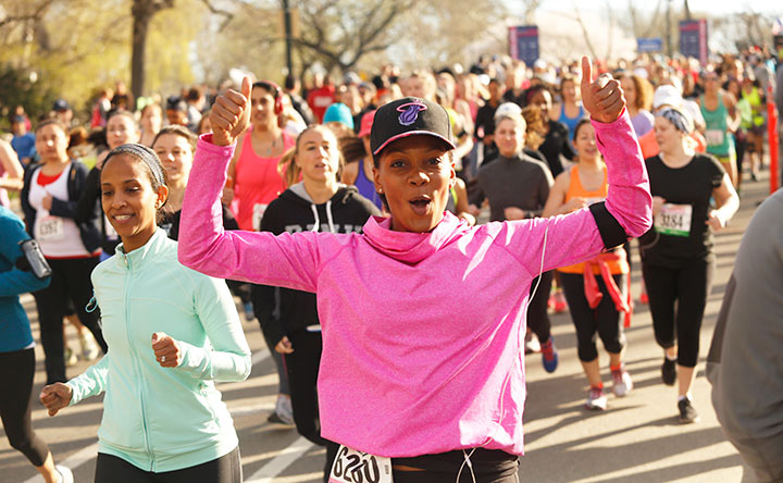 Runner on the course in New York's Central Park at the 2015 MORE/SHAPE Women's Half-Marathon