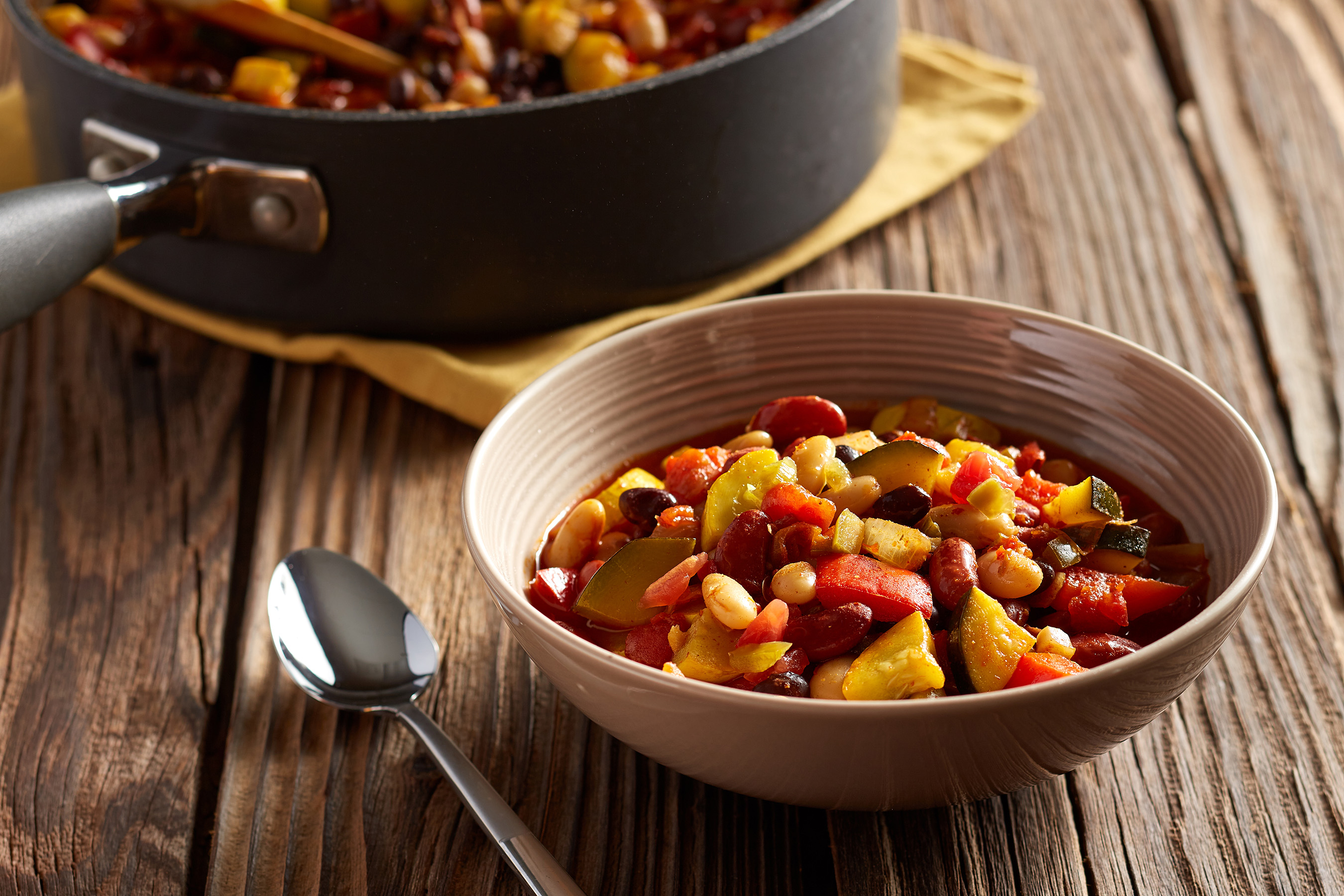 Cooking with pantry staple ingredients like Hunt’s tomatoes, Ro*Tel chiles and canned beans is a great way to add convenience and versatility to your cooking routine. Chef Catherine De Orio used simple canned ingredients to create this flavorful chili that’s perfect for leftovers. Check out Chef Catherine’s One Ingredient, Five Ways more ways to cook in with Hunt’s tomatoes!
