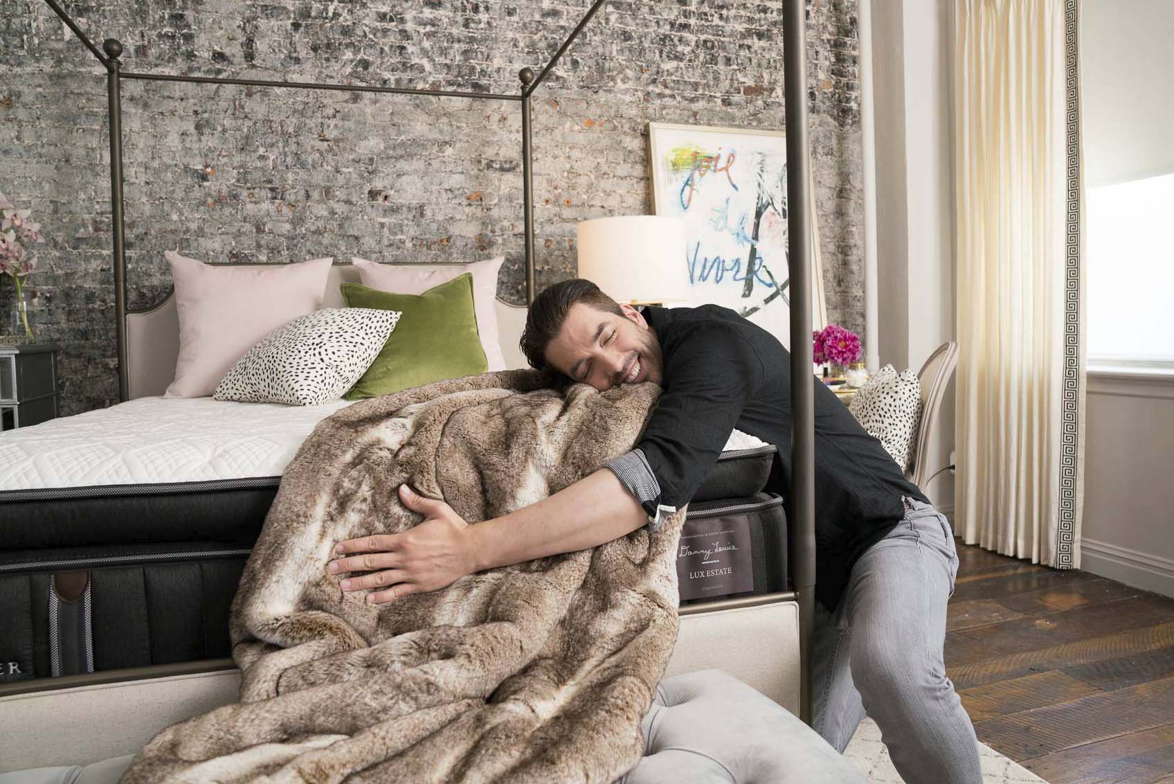 Jonathan Scott Shows It's Hard To Get Up From The Lux Estate In The Edgy Glam Room