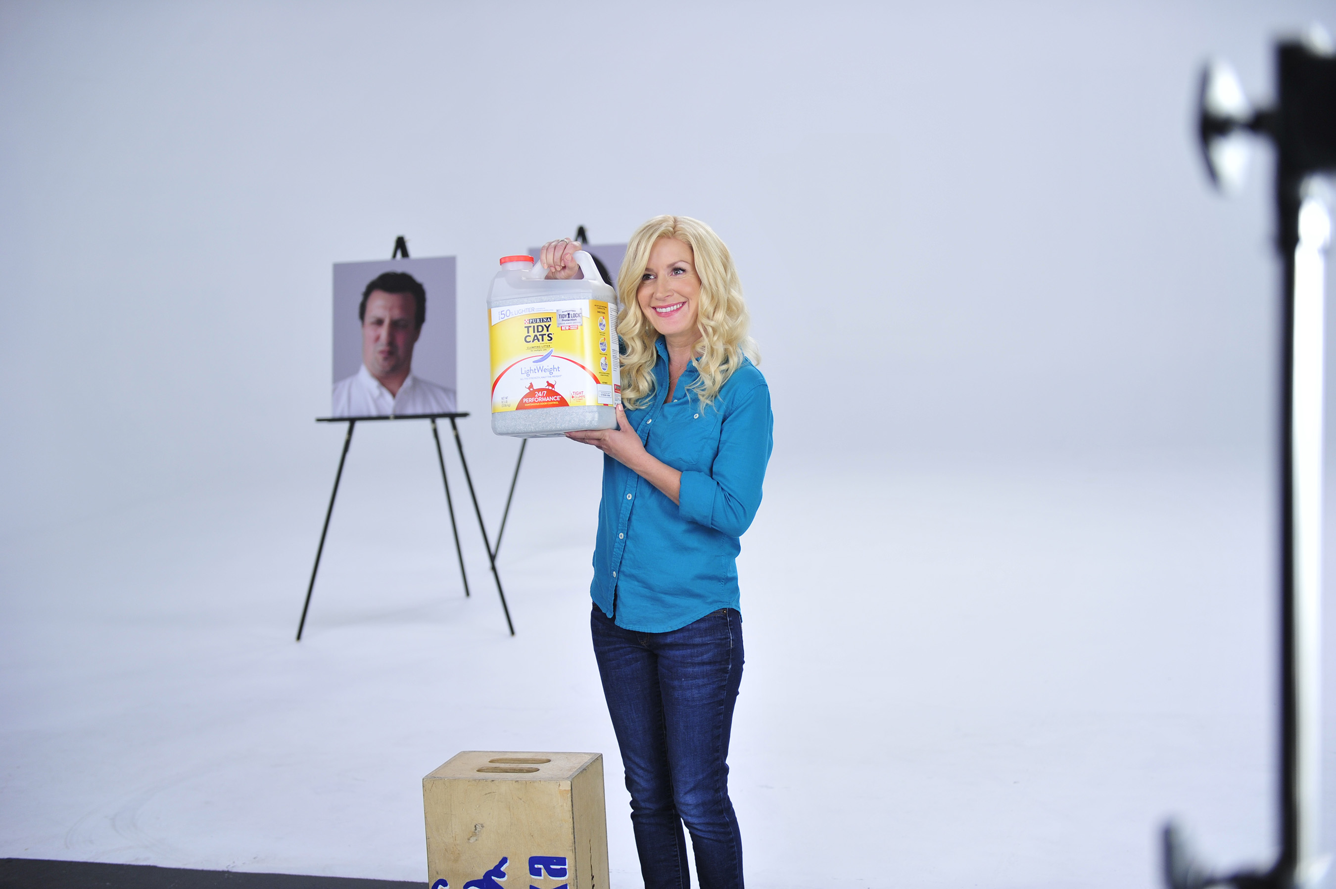Cat-lover Angela Kinsey tapes “Stop Stank Face,” a public service announcement for Tidy Cats® to educate cat owners on the devastating effects of Stank Face, the universal expression of disgust caused by litter box odor, and offer news of a cure with Tidy Cats brand litters featuring TidyLock™ Protection.