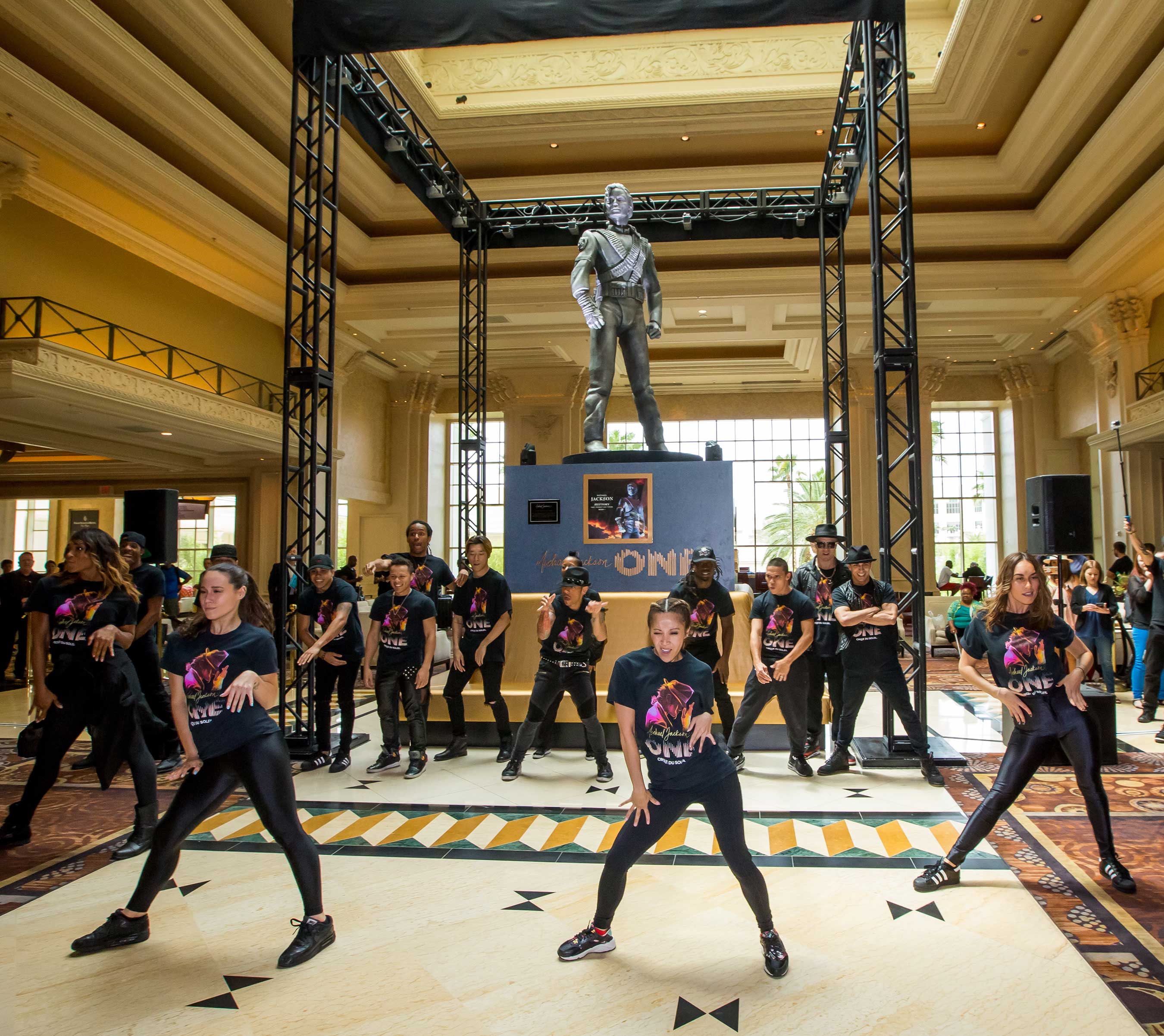 Cast of MJ ONE Welcomes Michael Jackson HIStory Statue