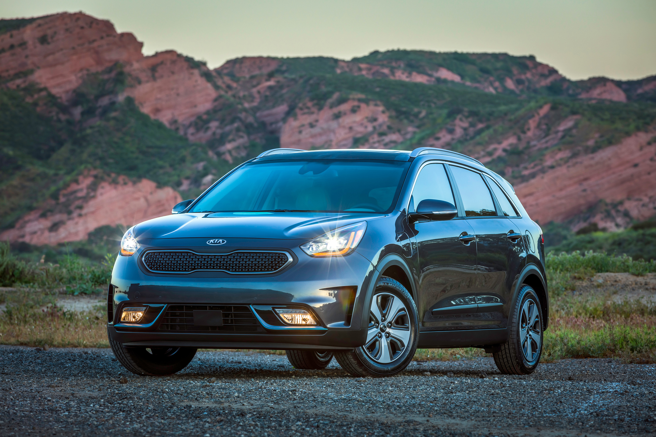 KIA MOTORS AMERICA INTRODUCES 2018 NIRO PLUG IN HYBRID CROSSOVER AT LOS KIA MOTORS AMERICA INTRODUCES 2018 NIRO PLUG IN HYBRID CROSSOVER AT LOS