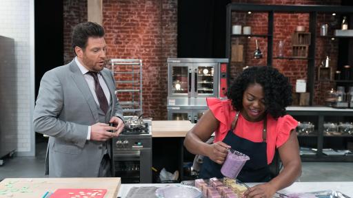 Scott Conant looking over Lasheeda Perry as she bakes