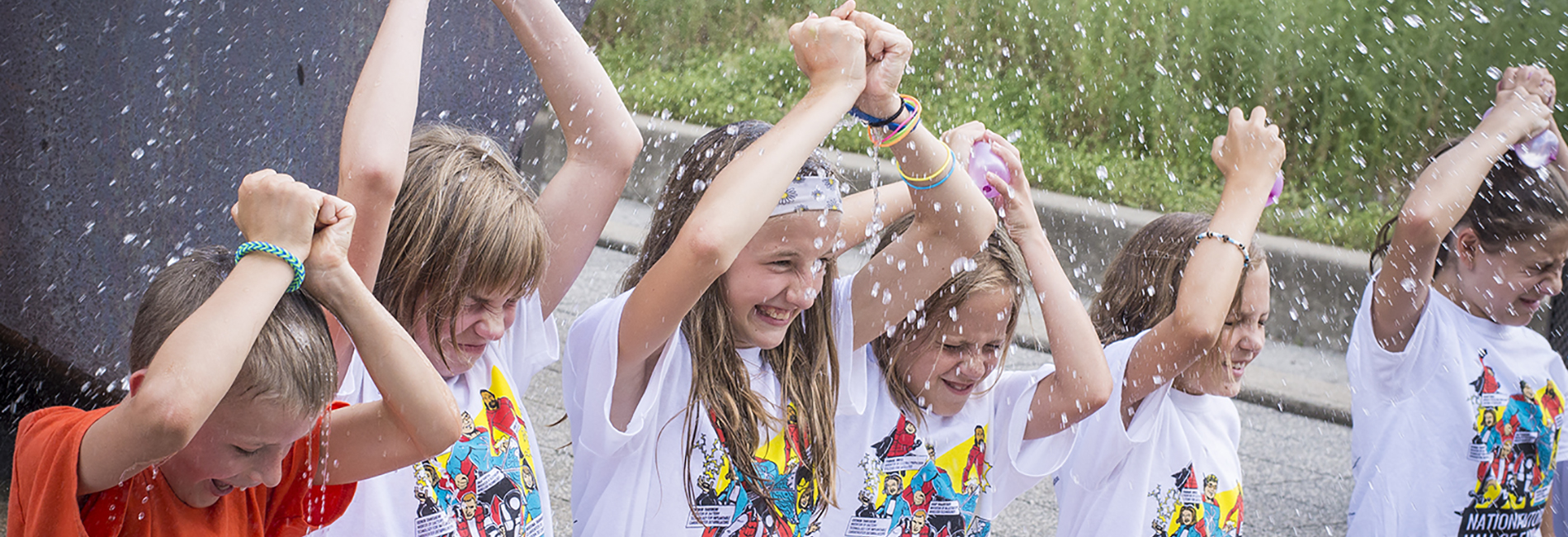 kids breaking water balloons over their heads