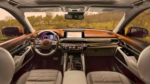 Designed at Kia&rsquo;s U.S. studio, the Telluride production model will be several inches longer and wider than Kia&rsquo;s award-winning Sorento SUV.