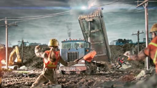 Video on tips for respecting powerlines at work