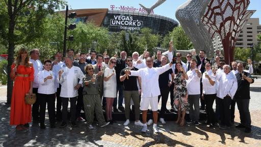 Culinary masters celebrate the kick off of Vegas Uncork&rsquo;d by Bon App&eacute;tit (credit Las Vegas News Bureau)