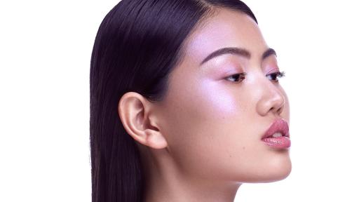 Model wearing Cloud 9 Highlighter