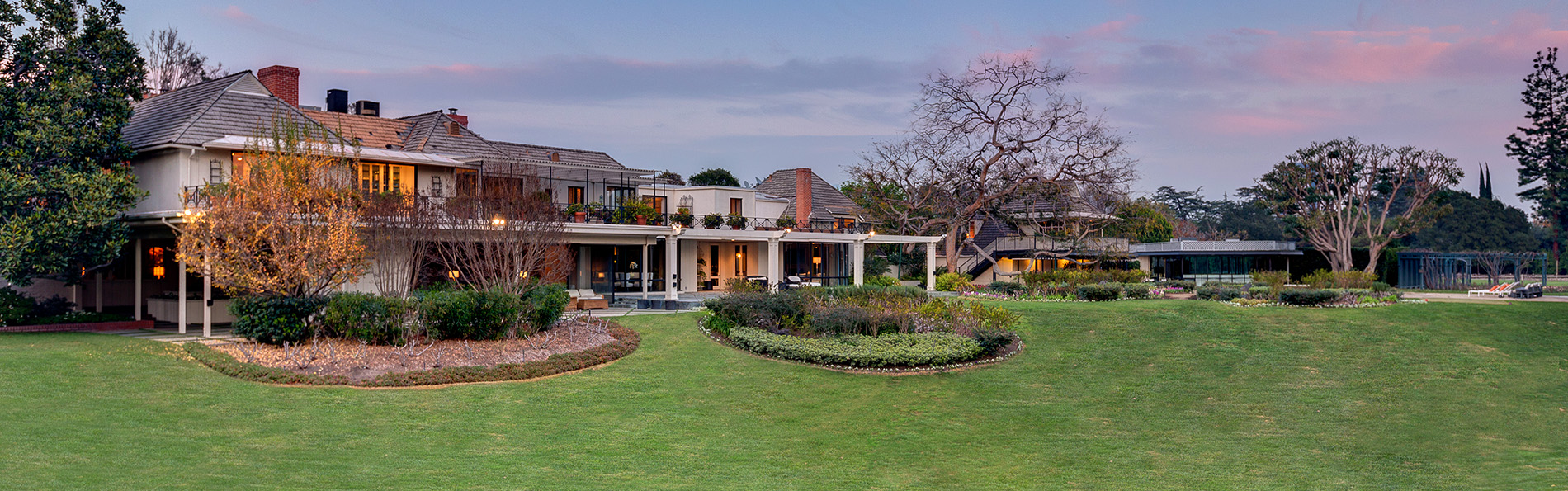 Image of a sprawling estate owned by Bop Hope.