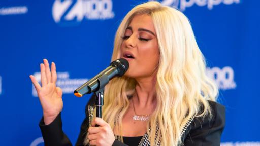 Bebe Rexha Singing