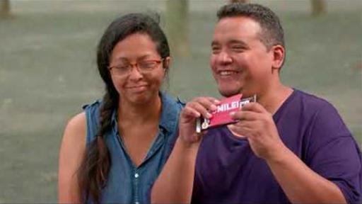 Two friends in New Jersey bring smiles to their fellow peers at the start of the new semester by sharing Hershey’s Milk Chocolate Bars, with uplifting notes attached.