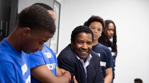 Denzel Washington with a group of young adults