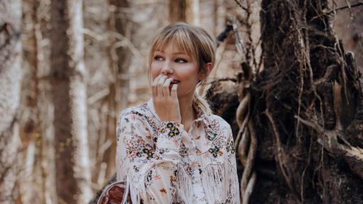 Grace VanderWaal, Fender&rsquo;s youngest signature artist, releases her performance-inspired Grace VanderWaal signature ukulele with Fender, available now on Fender.com and at local dealers.