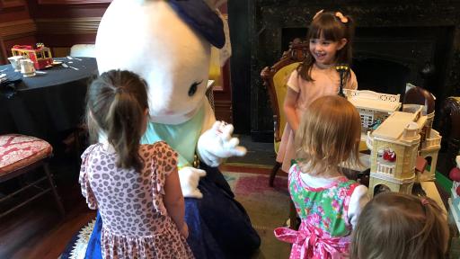 Little girls talking to Stella