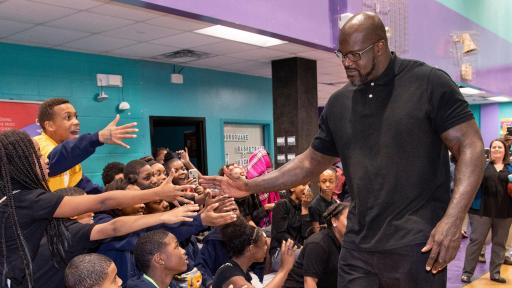 Shaquille O’neal shaking the hands of some young fans.