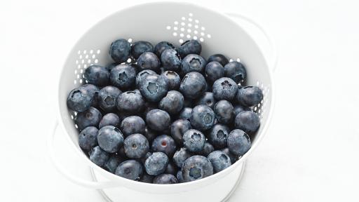 Bowl of blueberries