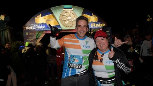 Carlos at the finish line next to blogger Claudia Clemence