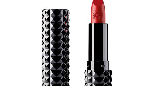 Kat Von D Beauty’s creamy, unbelievably pigmented, Studded Kiss Crème in Outlaw (satin-matte brick red) is featured in the 2019 Sephora Birthday Gift mini-set. Full size shown.