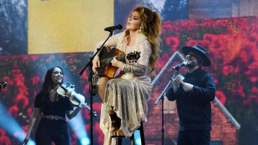 Shania Twain singing and playing guitar