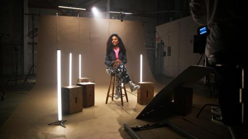 Kelly Rowland on set