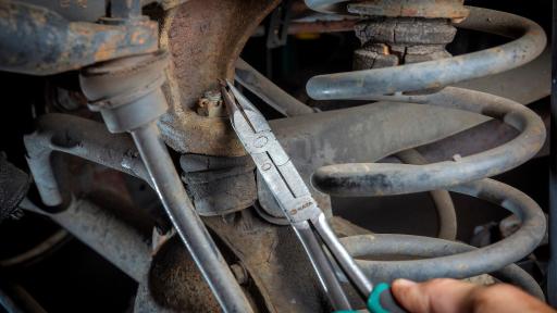 SATA Straight Body Double x-Pliers with grip handles for comfort and a long-nose for access in tight spaces. Double-x design opens wider than the handle to grasp large objects in confined spaces.