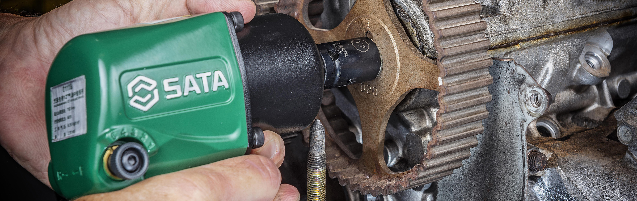 Person using a SATA tool on a gear