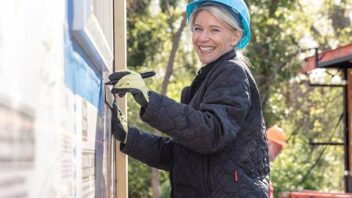 A volunteer with Chico&rsquo;s FAS, Inc.