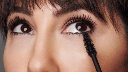 Jackie Cruz applying mascara