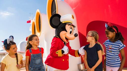 Captain Minnie Mouse with girls on the boat