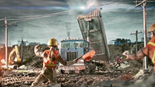 Video on tips for respecting powerlines at work