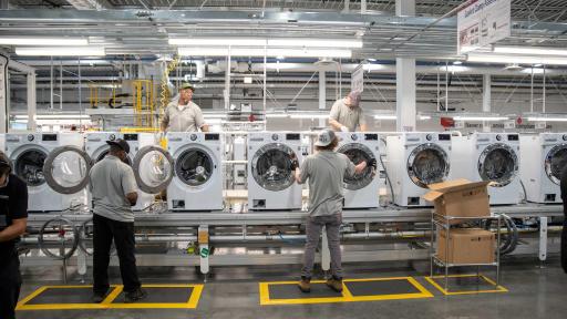 LG’s new smart washing machine factory, equipped with state-of-the-art automation, robotics, and engineered systems integration, employs 550 skilled employees who assemble top- and front-load washing machines.