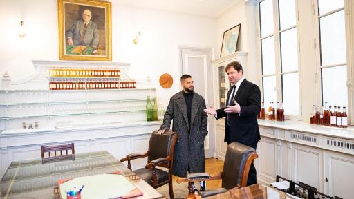 Maluma meets with Hennessy&rsquo;s 8th generation Master Blender, Renaud Fillioux de Gironde, during a recent trip to Hennessy&rsquo;s estate in Cognac, France. The eight-generation relationship between the Hennessy and Fillioux family of Master Blenders is at the heart of the Cognac producer&rsquo;s 250+ year history.