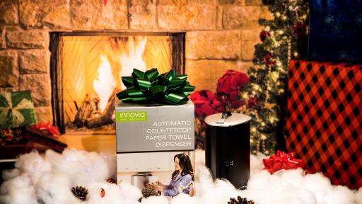 A truly handy kitchen gadget, the portable countertop Innovia® Paper Towel Dispenser goes anywhere you need hands-free access to paper towels, making clean up easier than ever.