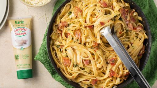 Pasta Carbonara With Basil & Chili Pepper
