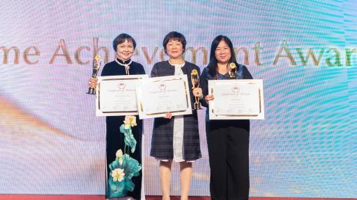 Three outstanding retail pioneers were feted for their lifetime achievements at the JNA Awards 2019. From left: Cao Thi Ngoc Dung, Founder and Chairperson of Phu Nhuan Jewelry Joint Stock Company; Wang Chun Li, Managing Director and General Manager of Beijing Caishikou Department Store; and Hung Ming Li, Founder and Chairman of Chii Lih Coral.