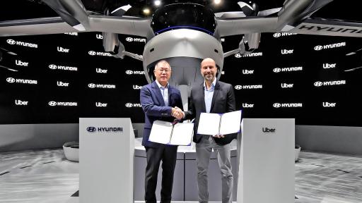 From left to right: Euisun Chung, Executive Vice Chairman of Hyundai Motor Group / Dara Khosrowshahi, CEO of Uber